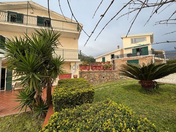 casa indipendente in vendita a San Lucido in zona Puppa