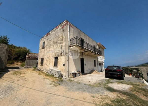 casa indipendente in vendita a San Lucido in zona Pollella