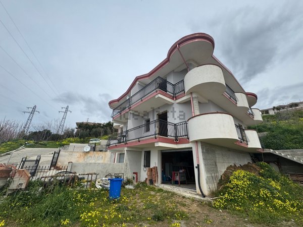 casa indipendente in vendita a San Lucido in zona Pollella