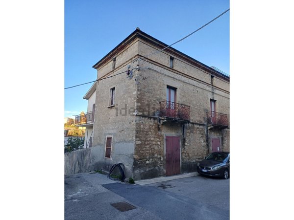casa indipendente in vendita a San Lucido in zona Pollella