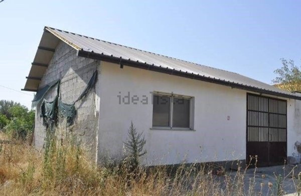 locale di sgombero in vendita a San Marco Argentano in zona Cimino