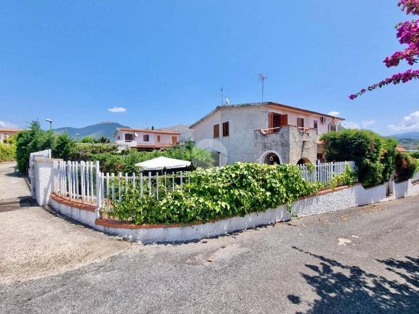 casa indipendente in vendita a San Nicola Arcella