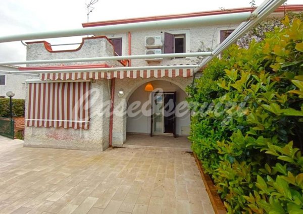 casa indipendente in vendita a San Nicola Arcella