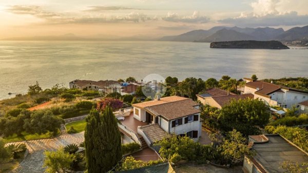 casa indipendente in vendita a San Nicola Arcella