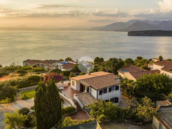 casa indipendente in vendita a San Nicola Arcella