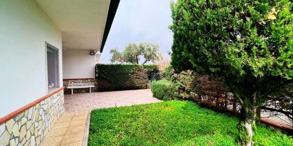 casa indipendente in vendita a San Nicola Arcella