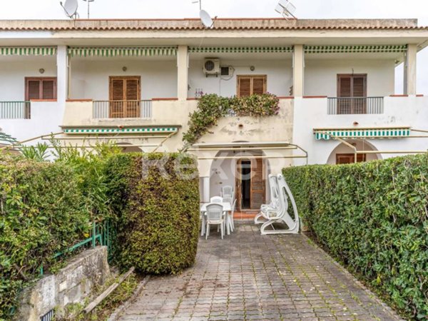 casa indipendente in vendita a San Nicola Arcella