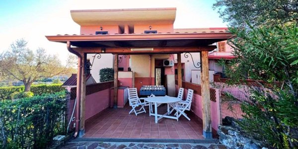 casa indipendente in vendita a San Nicola Arcella