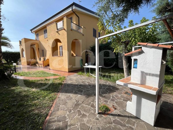 casa indipendente in vendita a San Nicola Arcella