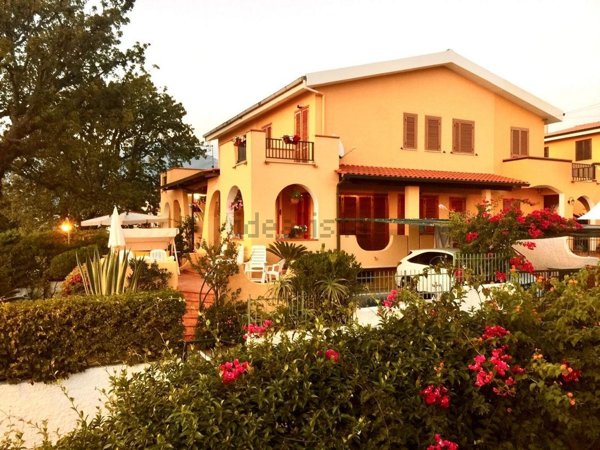 casa indipendente in vendita a San Nicola Arcella