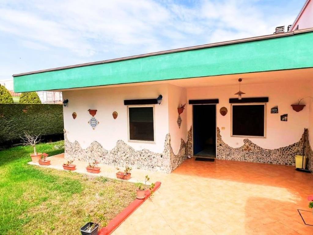 casa indipendente in vendita a San Nicola Arcella