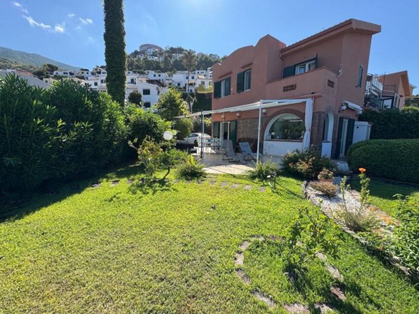 casa indipendente in vendita a San Nicola Arcella