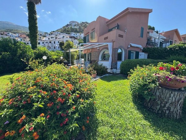 casa indipendente in vendita a San Nicola Arcella