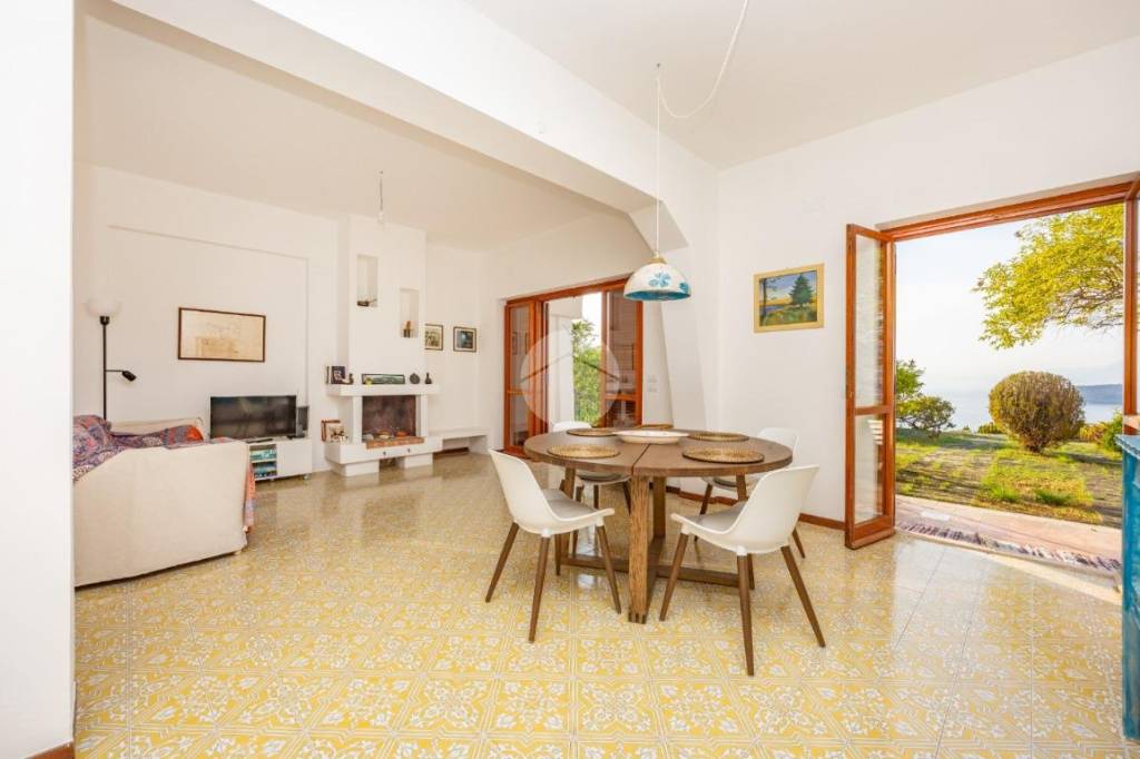 casa indipendente in vendita a San Nicola Arcella