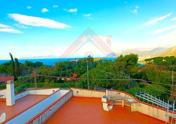 casa indipendente in vendita a San Nicola Arcella