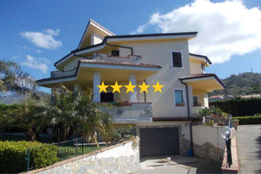 casa indipendente in vendita a San Nicola Arcella