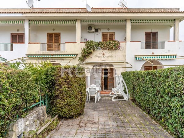 casa indipendente in vendita a San Nicola Arcella