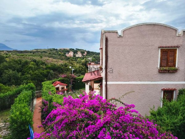 casa indipendente in vendita a San Nicola Arcella