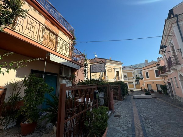 casa indipendente in vendita a San Nicola Arcella