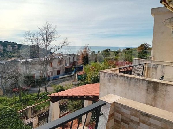 casa indipendente in vendita a San Nicola Arcella