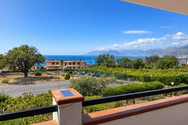 casa indipendente in vendita a San Nicola Arcella