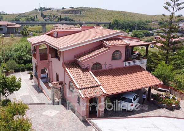 casa indipendente in vendita a San Nicola Arcella