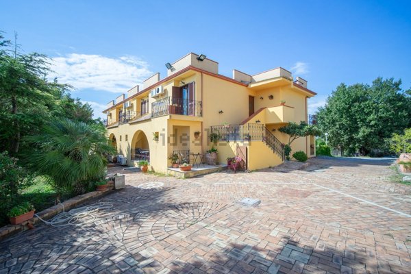 casa indipendente in vendita a San Nicola Arcella