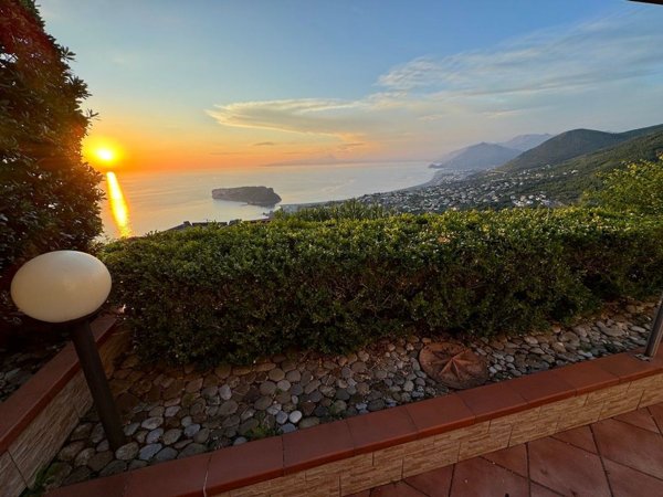 casa indipendente in vendita a San Nicola Arcella