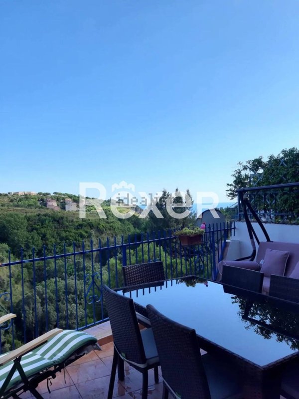 casa indipendente in vendita a San Nicola Arcella