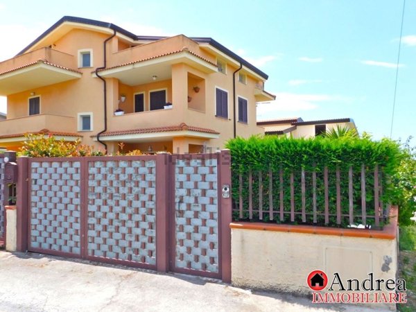 casa indipendente in vendita a San Nicola Arcella