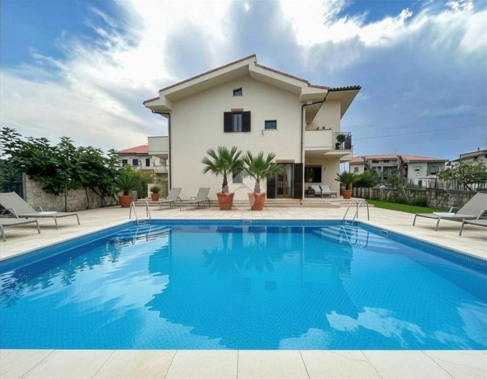 casa indipendente in vendita a San Nicola Arcella