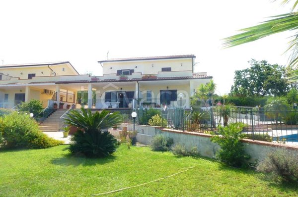 casa indipendente in vendita a San Nicola Arcella