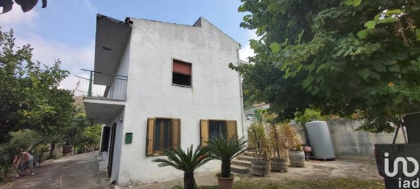 casa indipendente in vendita a San Pietro in Amantea in zona Giardini