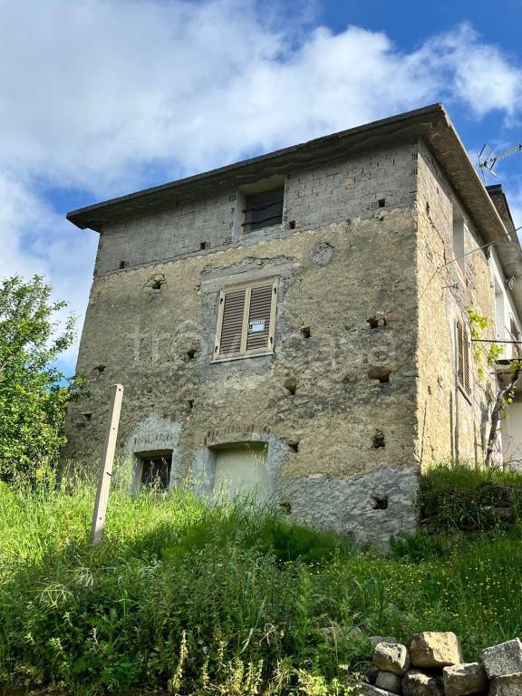 casa indipendente in vendita a San Pietro in Amantea