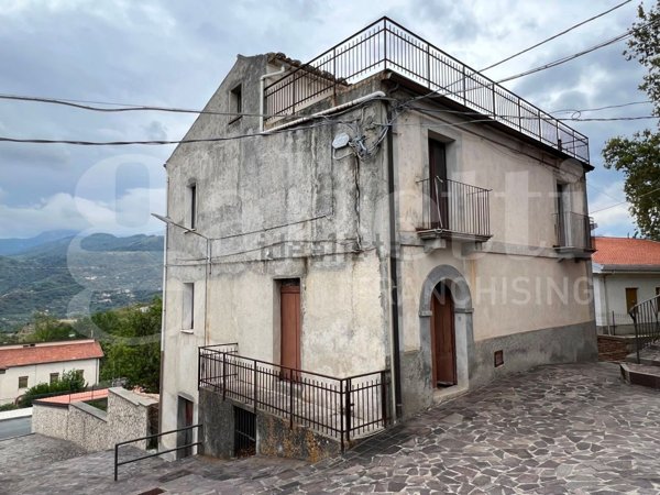 pentavano in vendita a San Pietro in Amantea