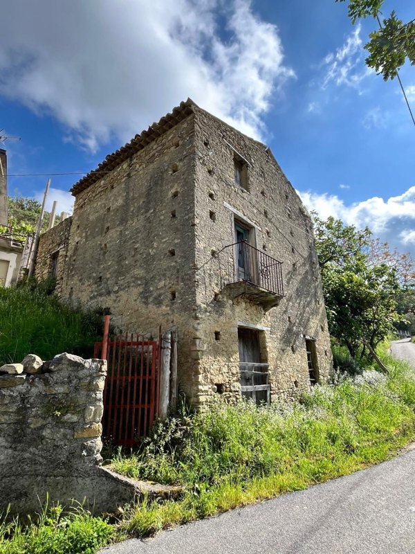 pentavano in vendita a San Pietro in Amantea