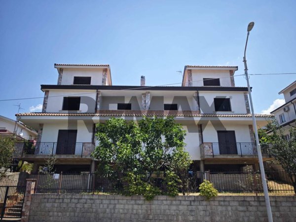casa indipendente in vendita a San Pietro in Guarano