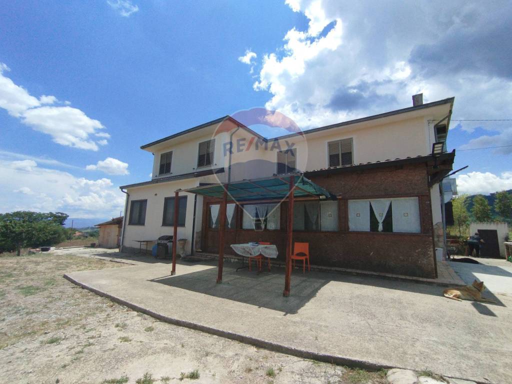 casa indipendente in vendita a Santa Caterina Albanese