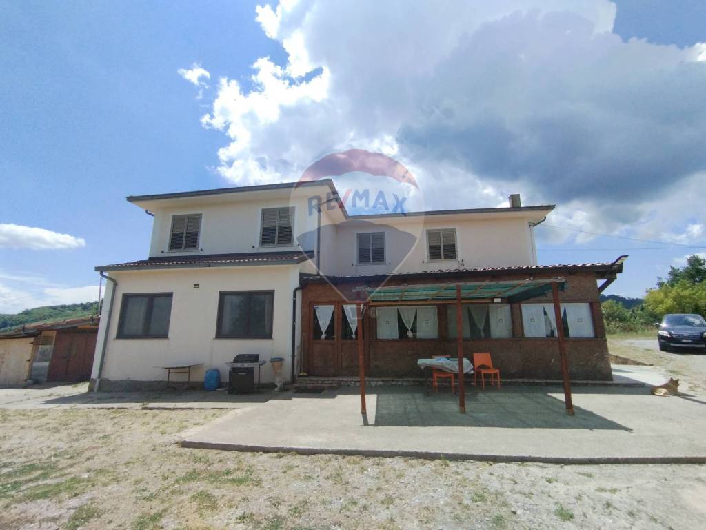 casa indipendente in vendita a Santa Caterina Albanese
