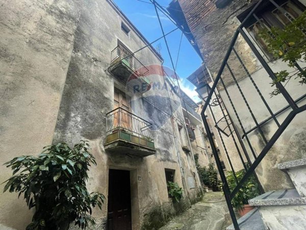 casa indipendente in vendita a Santa Caterina Albanese