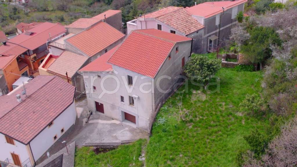 casa indipendente in vendita a Santa Domenica Talao