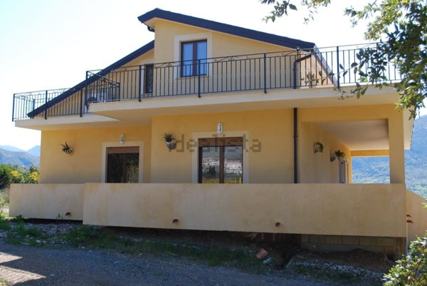casa indipendente in vendita a Santa Domenica Talao