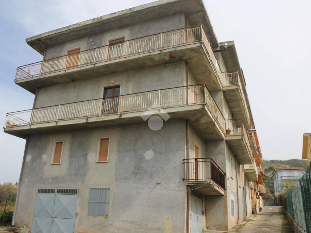 intera palazzina in vendita a Santa Maria del Cedro