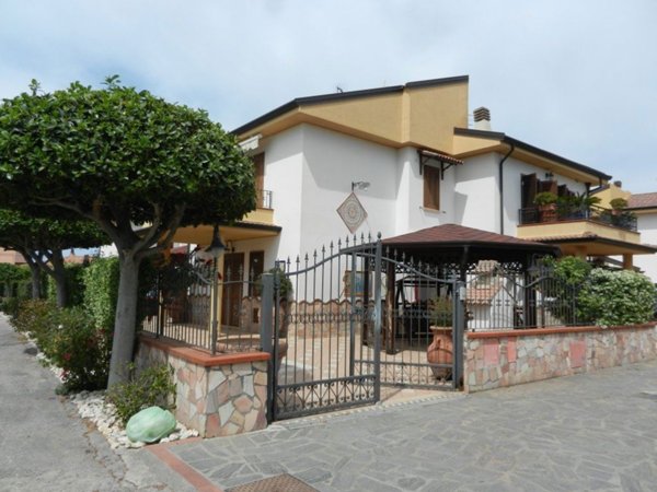 casa indipendente in vendita a Santa Maria del Cedro