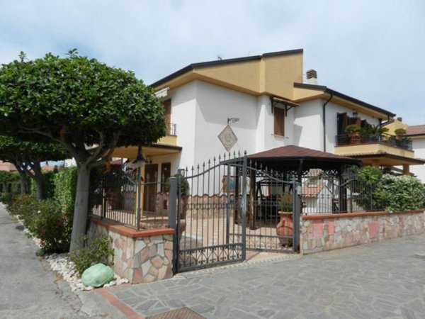 casa indipendente in vendita a Santa Maria del Cedro