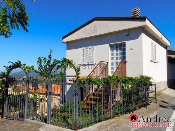 casa indipendente in vendita a Santa Maria del Cedro