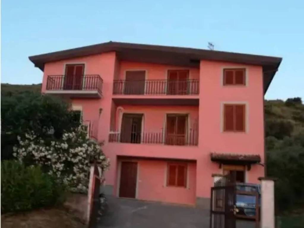 casa indipendente in vendita a Santa Maria del Cedro