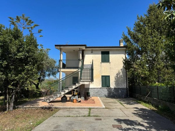 casa indipendente in vendita a Santa Maria del Cedro
