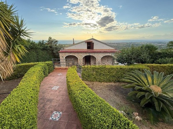 casa indipendente in vendita a Santa Maria del Cedro