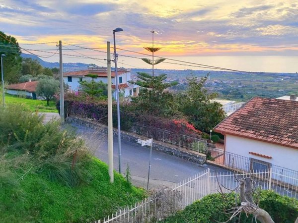 casa indipendente in vendita a Santa Maria del Cedro